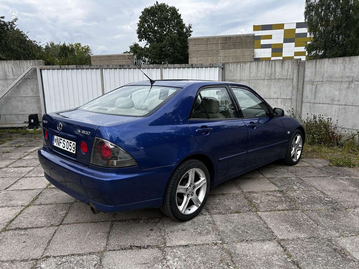Lexus IS 200, 2.0 l., Седан