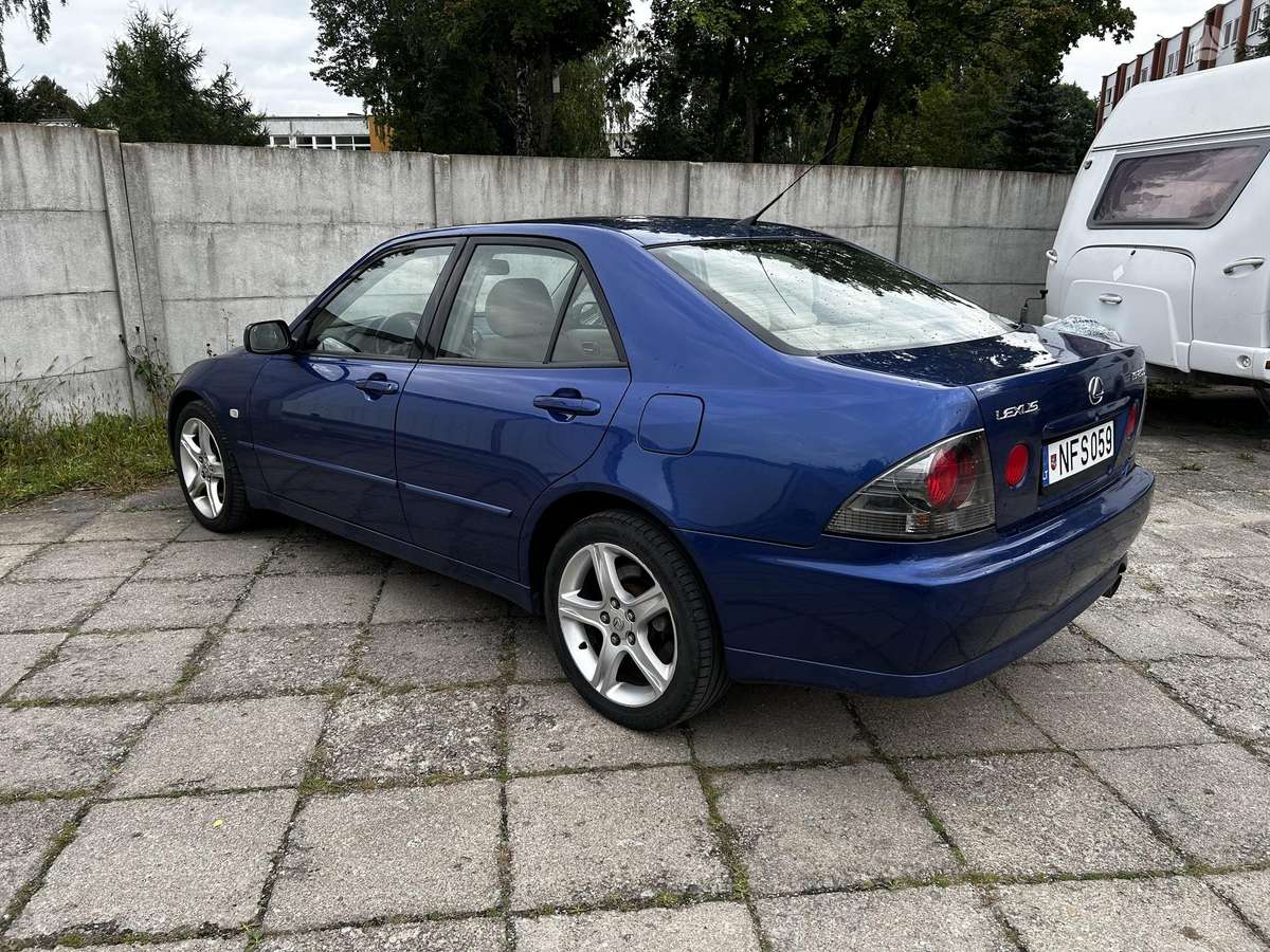 Lexus IS 200, 2.0 l., Седан