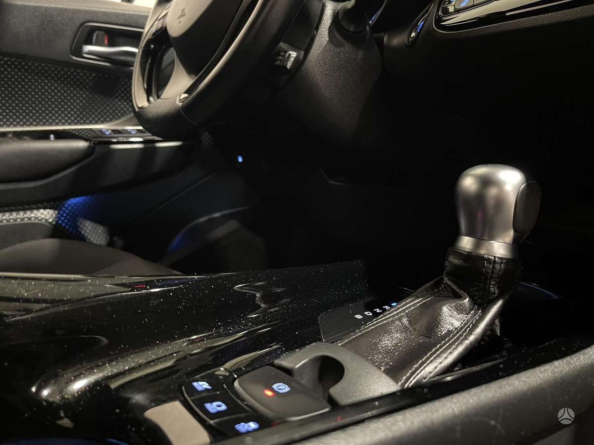 Toyota C-HR - 9