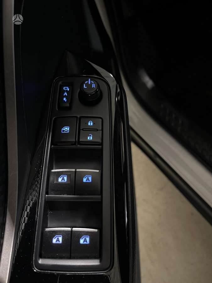 Toyota C-HR - 11