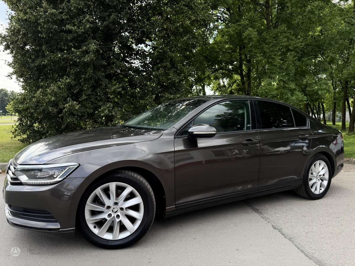 Volkswagen Passat - 1