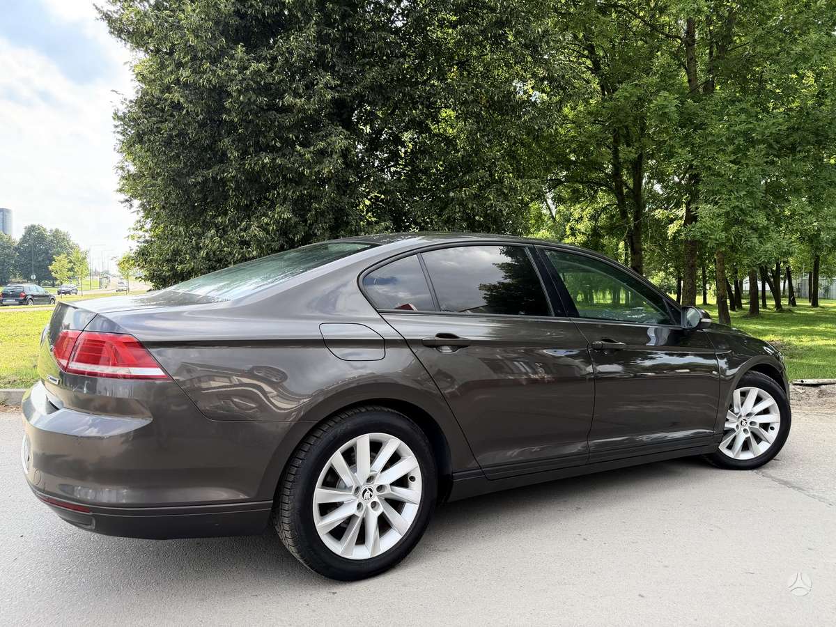 Volkswagen Passat - 4