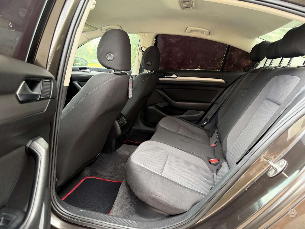 Volkswagen Passat - 8
