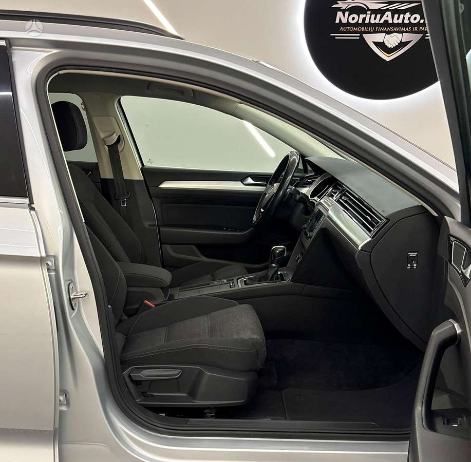 Volkswagen Passat - 11