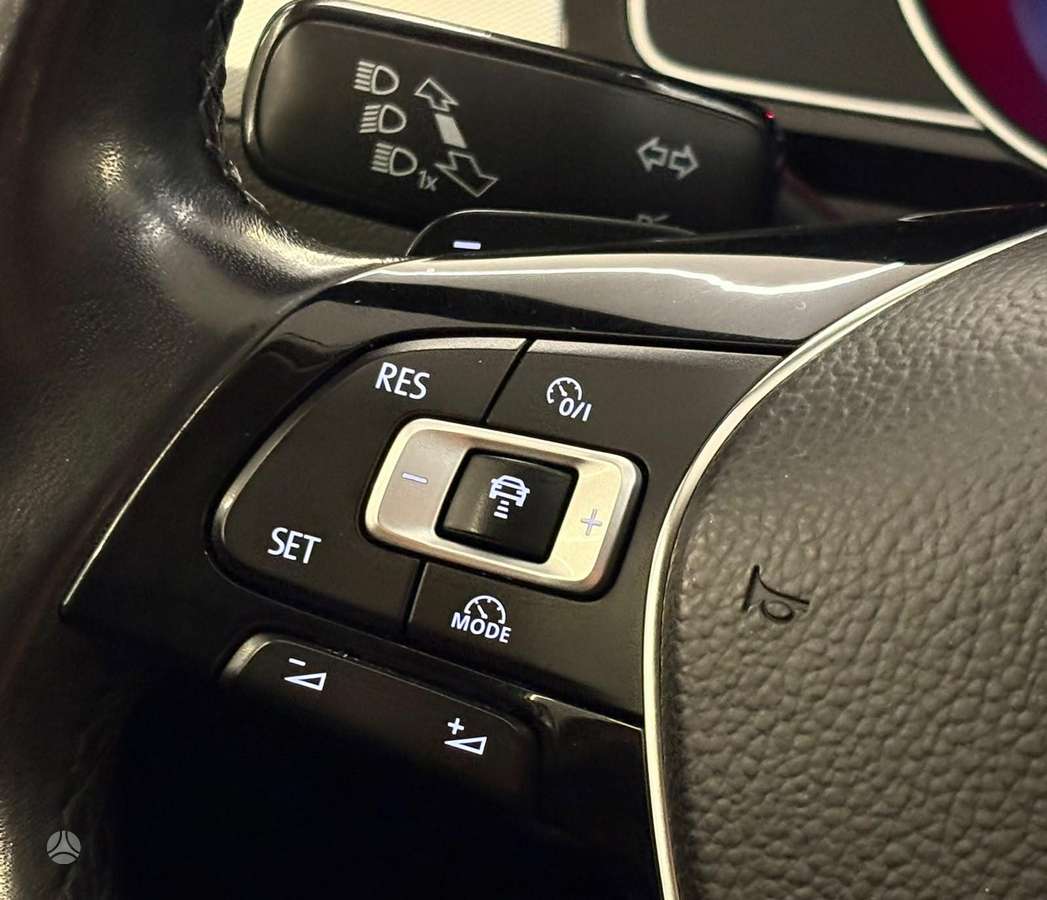 Volkswagen Passat - 12