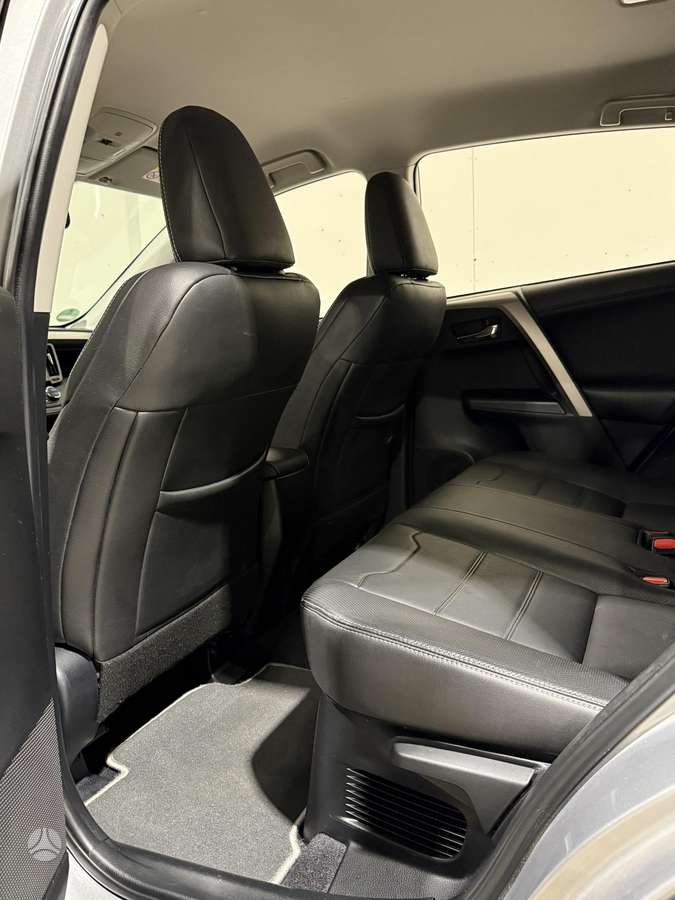 Toyota RAV4 - 8