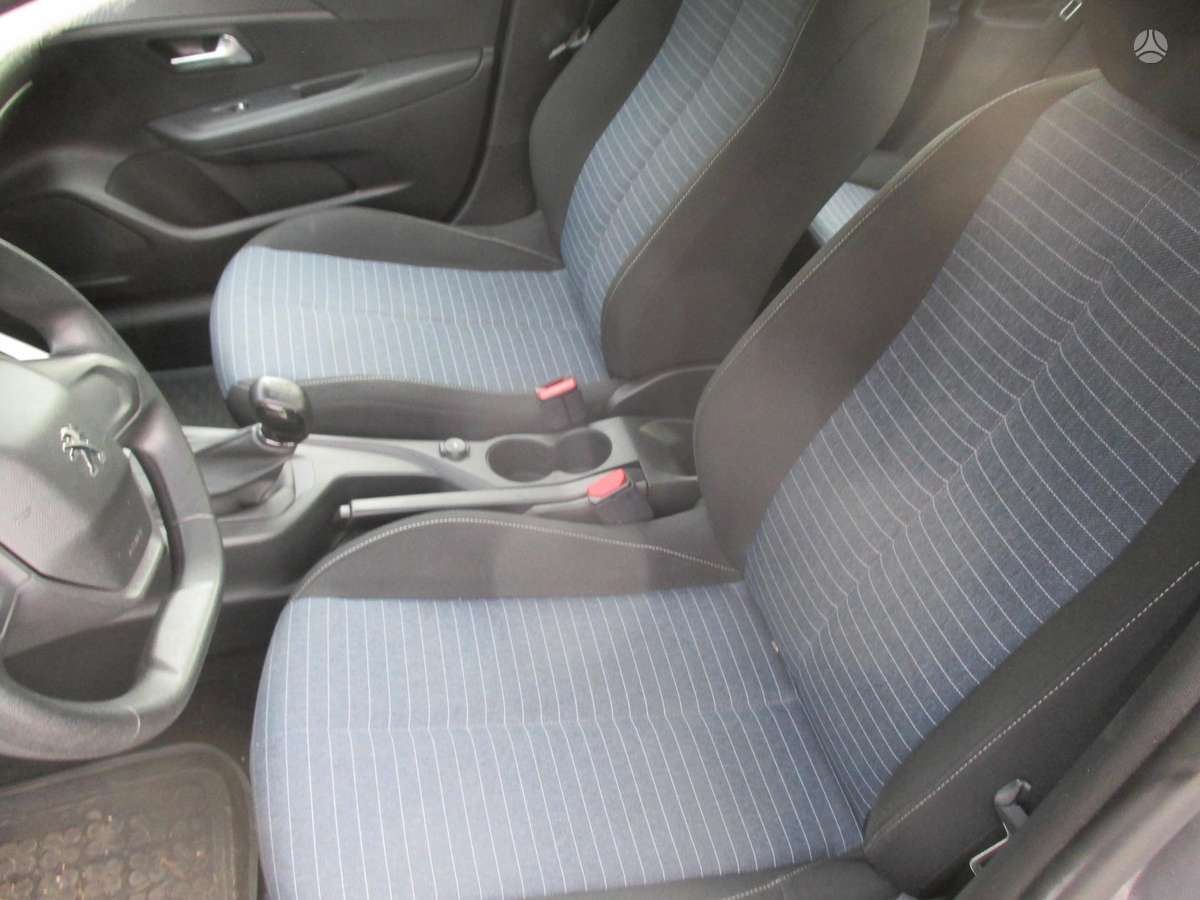 Peugeot 208 - 8