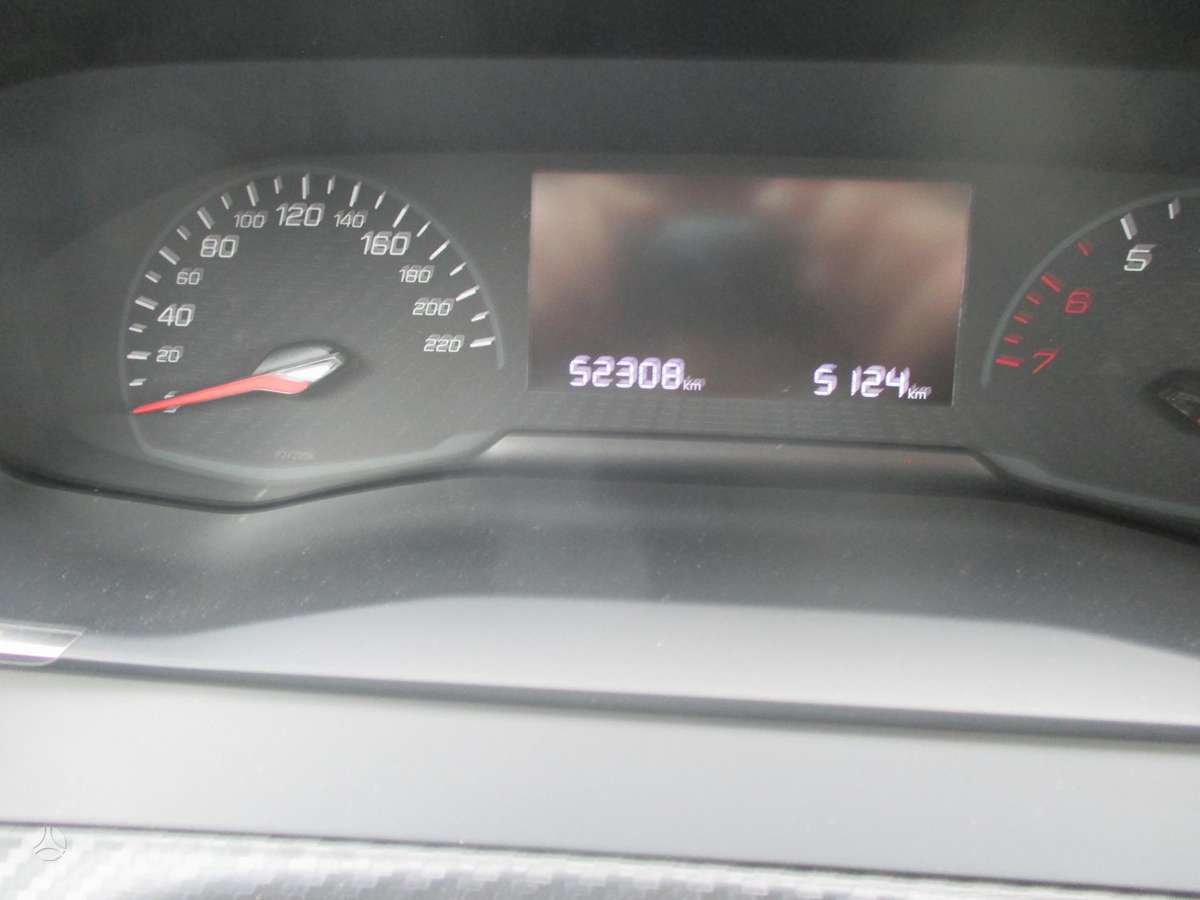 Peugeot 208 - 10