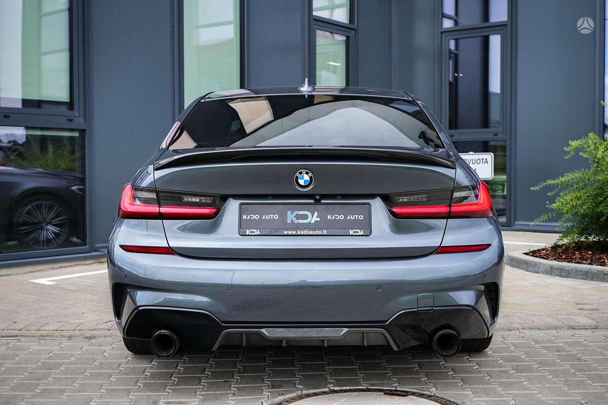 BMW 330, 3.0 l., Седан