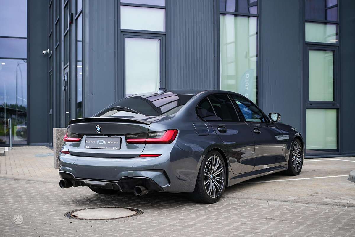 BMW 330, 3.0 l., Седан