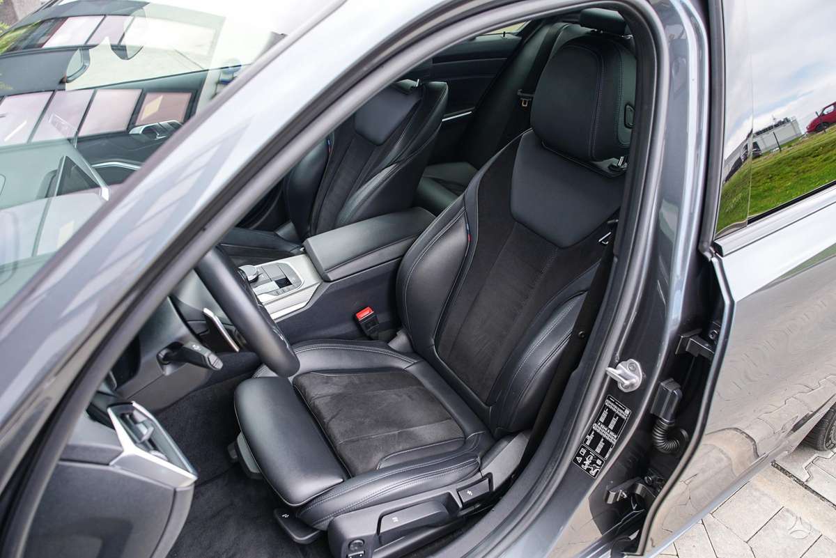 BMW 330, 3.0 l., Седан