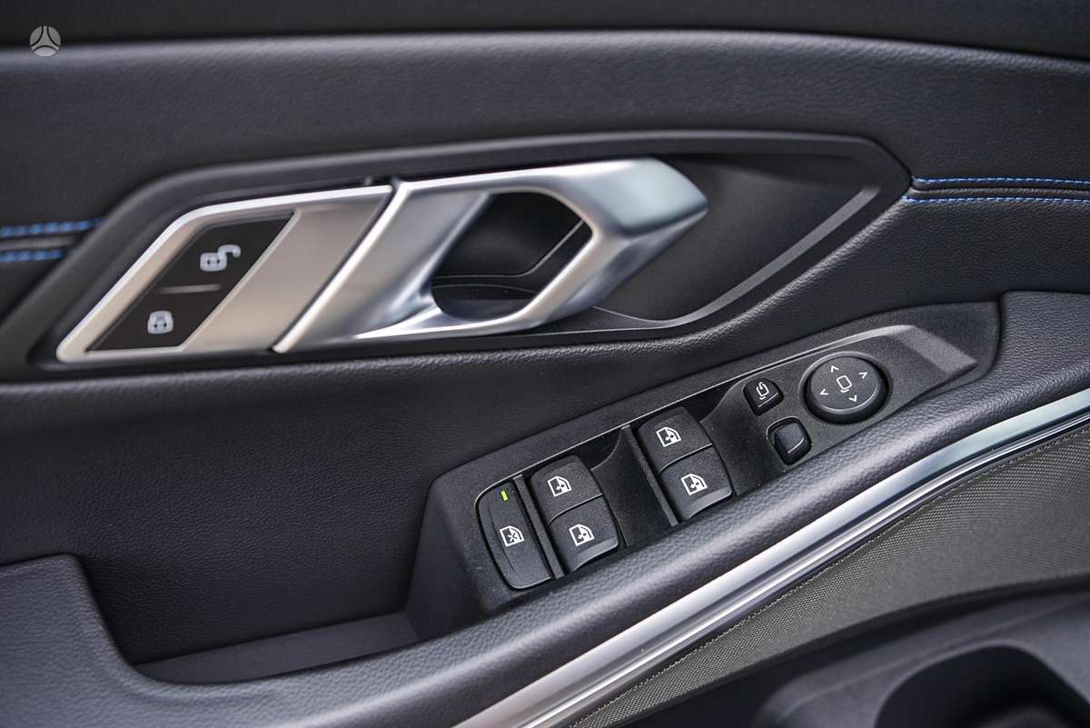 BMW 330, 3.0 l., Седан