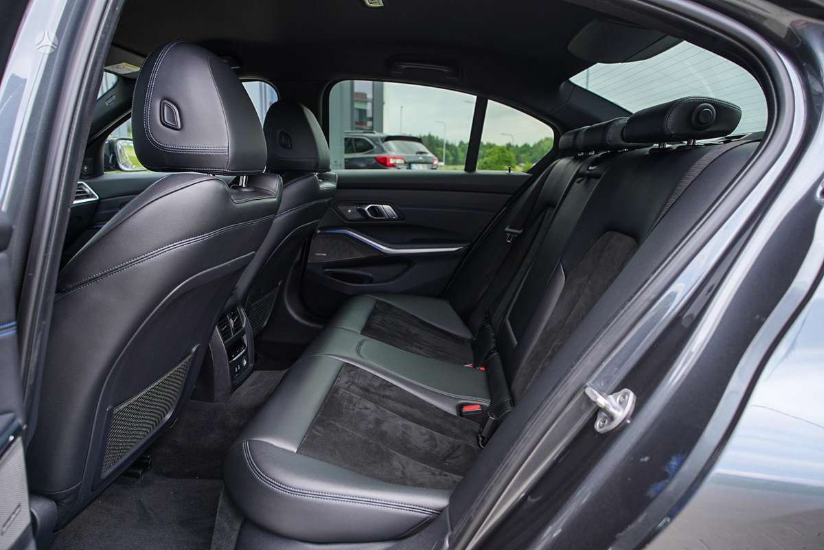 BMW 330, 3.0 l., Седан