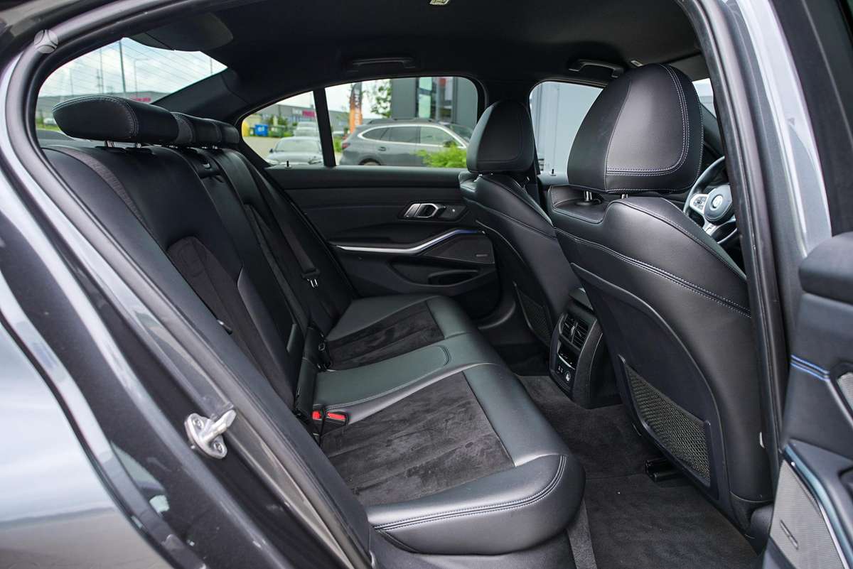 BMW 330, 3.0 l., Седан