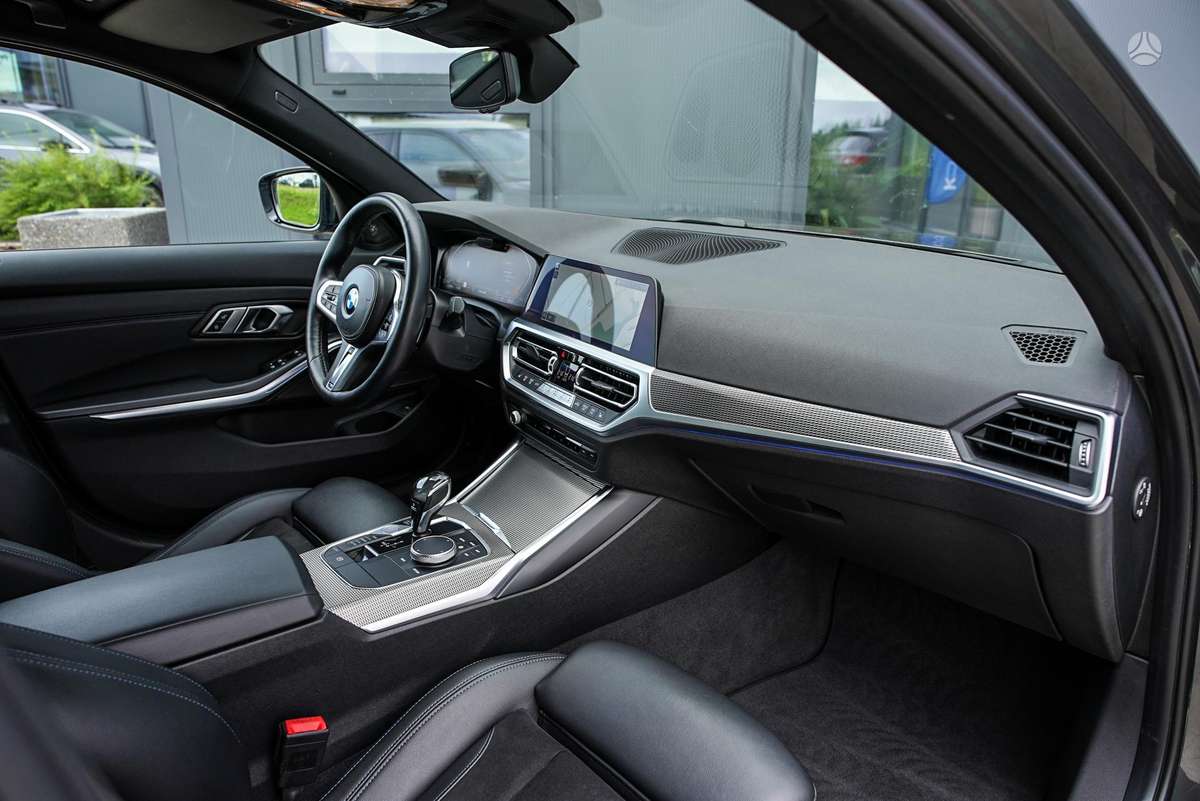 BMW 330, 3.0 l., Седан