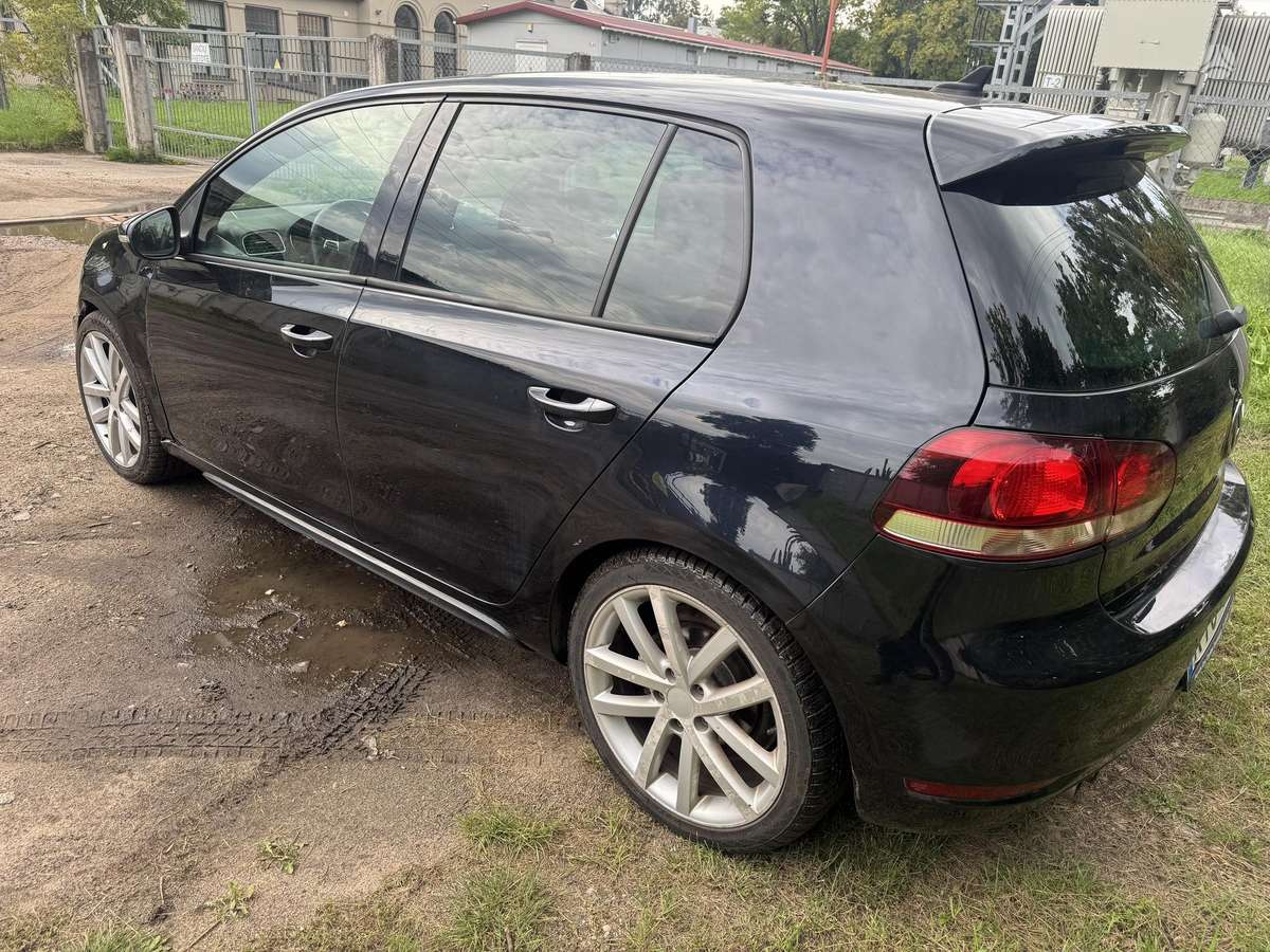 Volkswagen Golf - 8