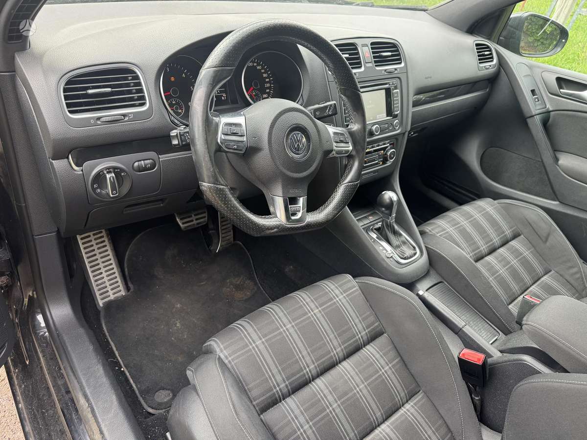 Volkswagen Golf - 10