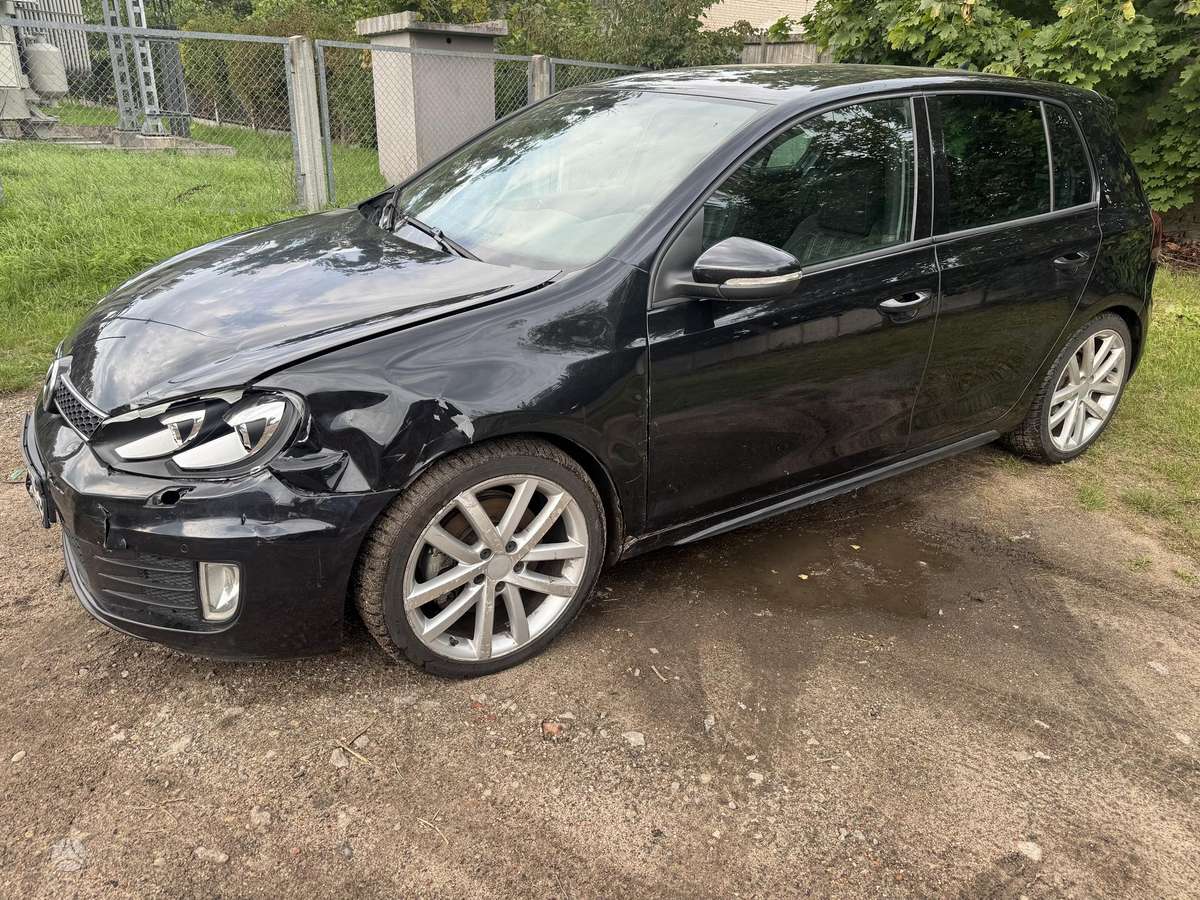 Volkswagen Golf - 1
