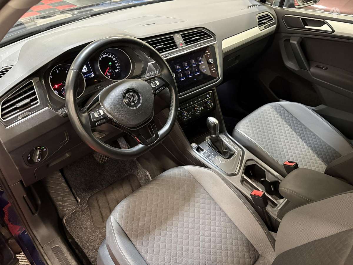 Volkswagen Tiguan - 11