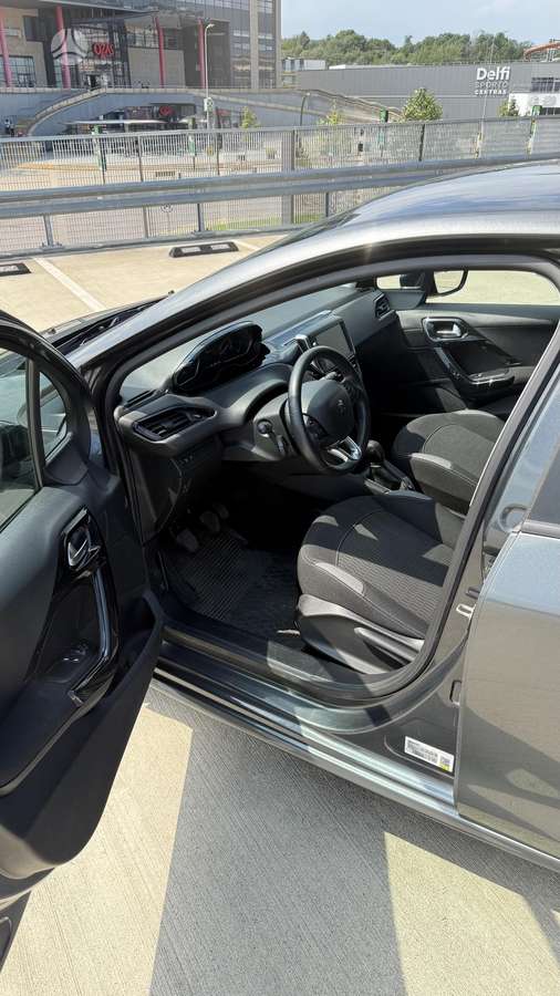 Peugeot 208 - 6