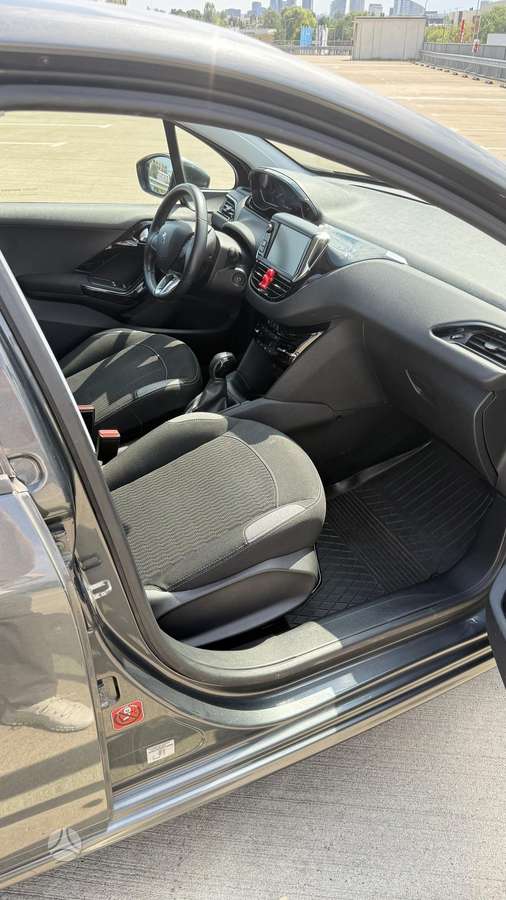 Peugeot 208 - 7