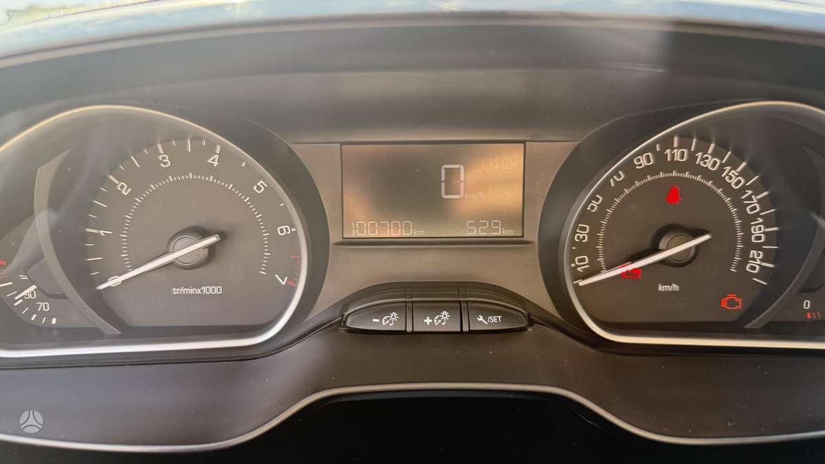 Peugeot 208 - 10