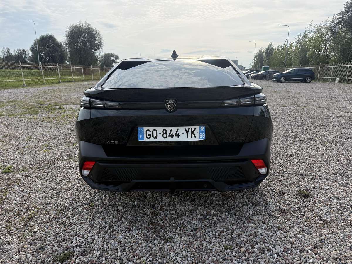 Peugeot 408 - 8