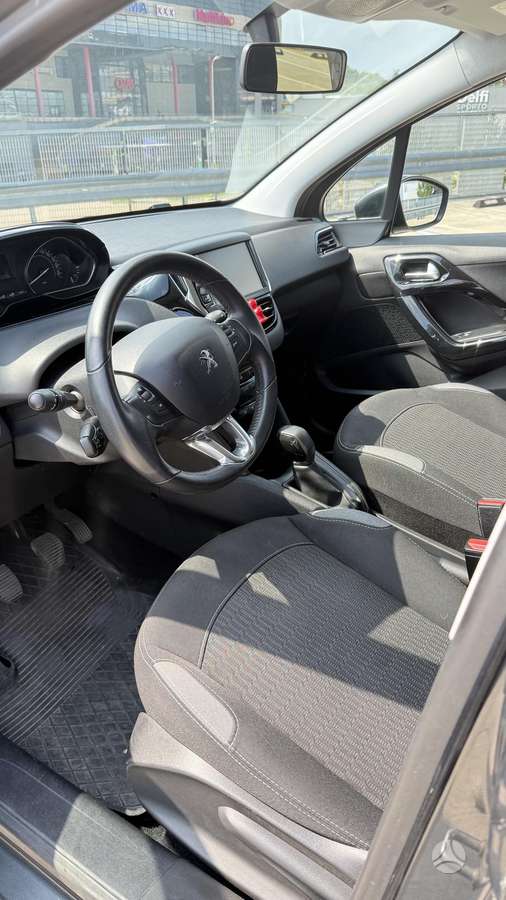 Peugeot 208 - 11