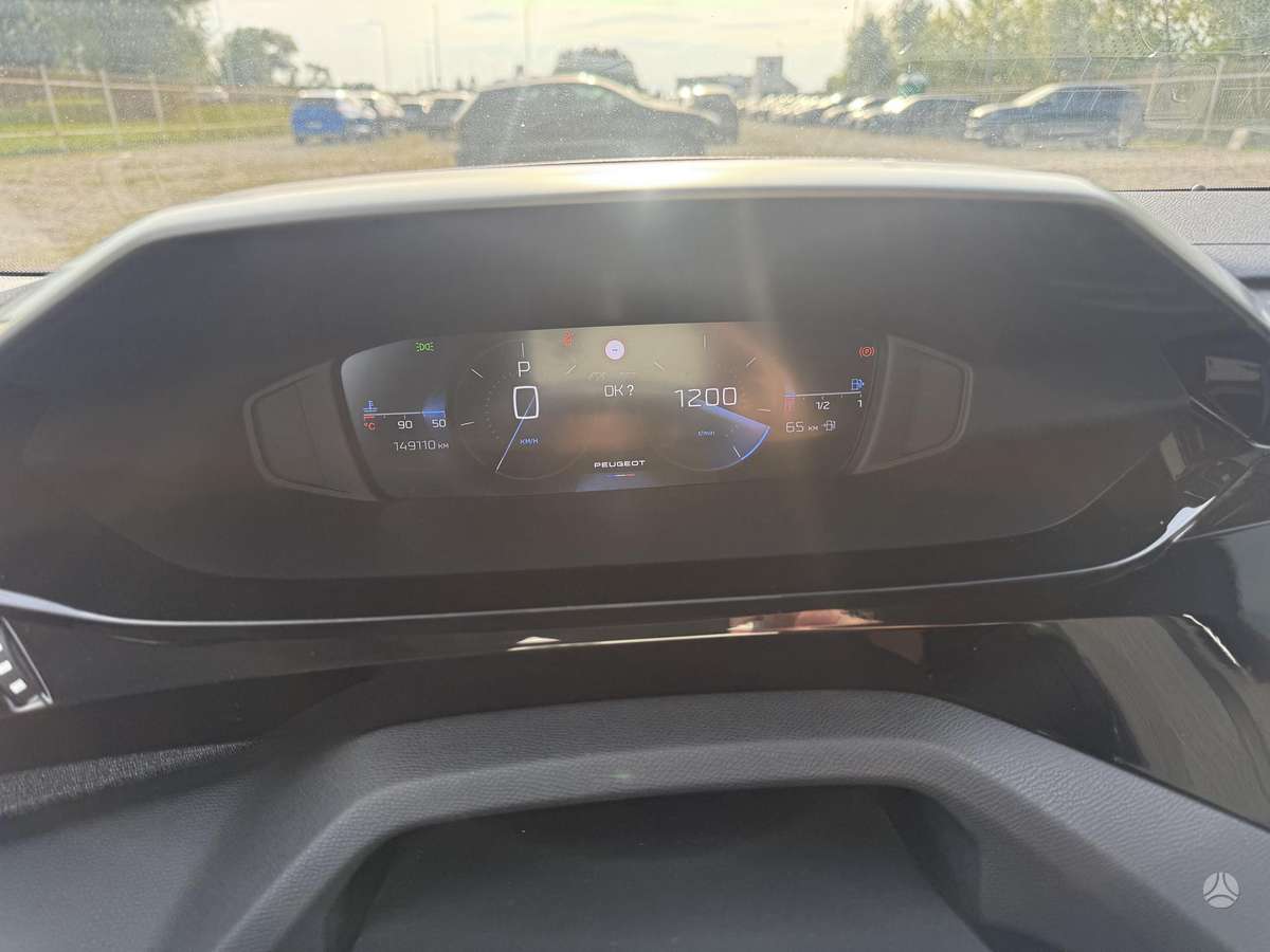Peugeot 408 - 9
