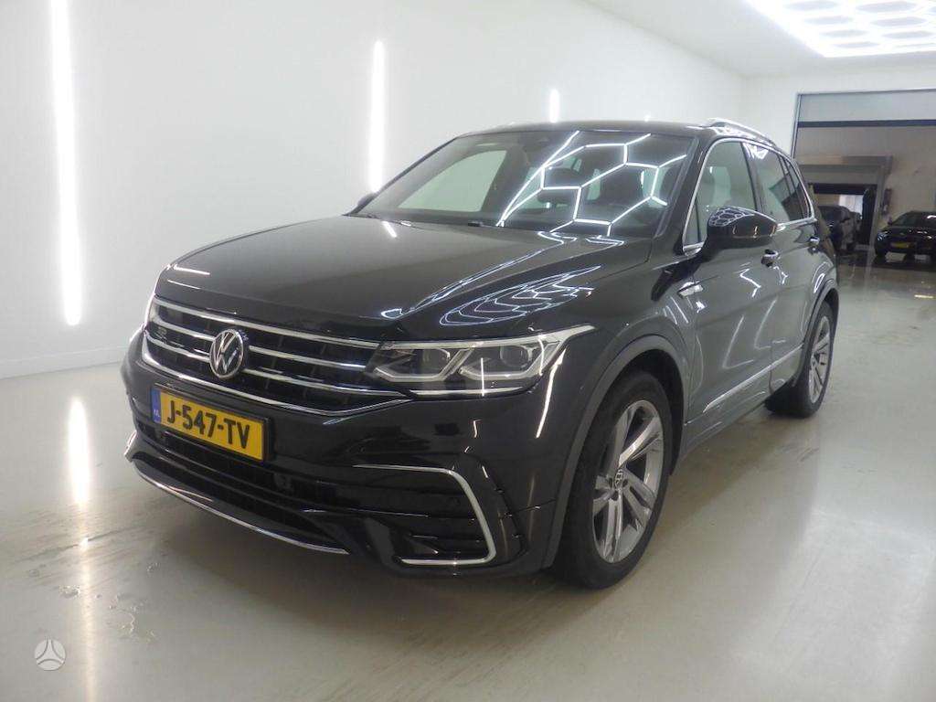 Volkswagen Tiguan - 1
