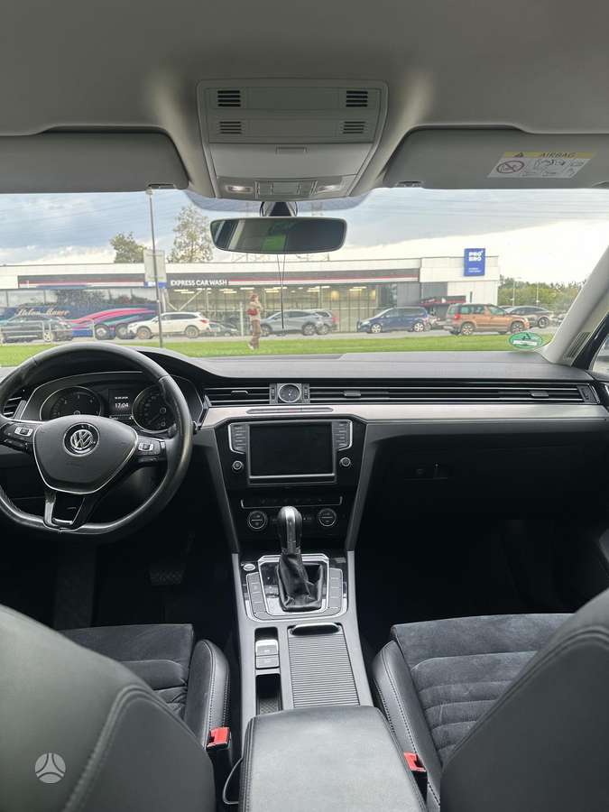 Volkswagen Passat - 11
