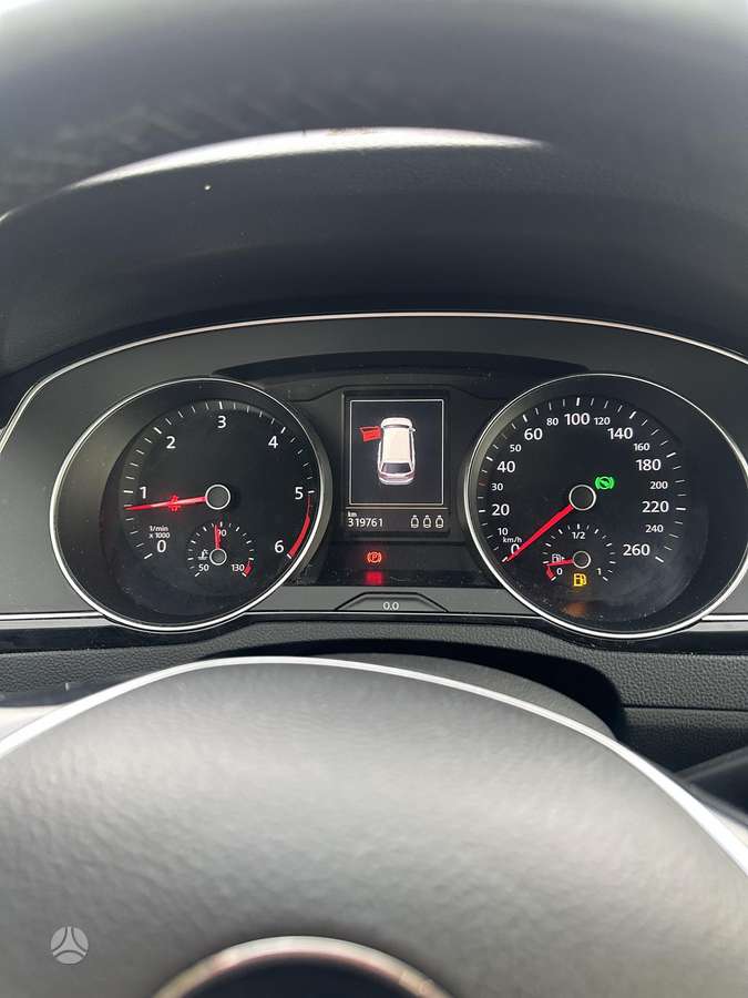Volkswagen Passat - 12
