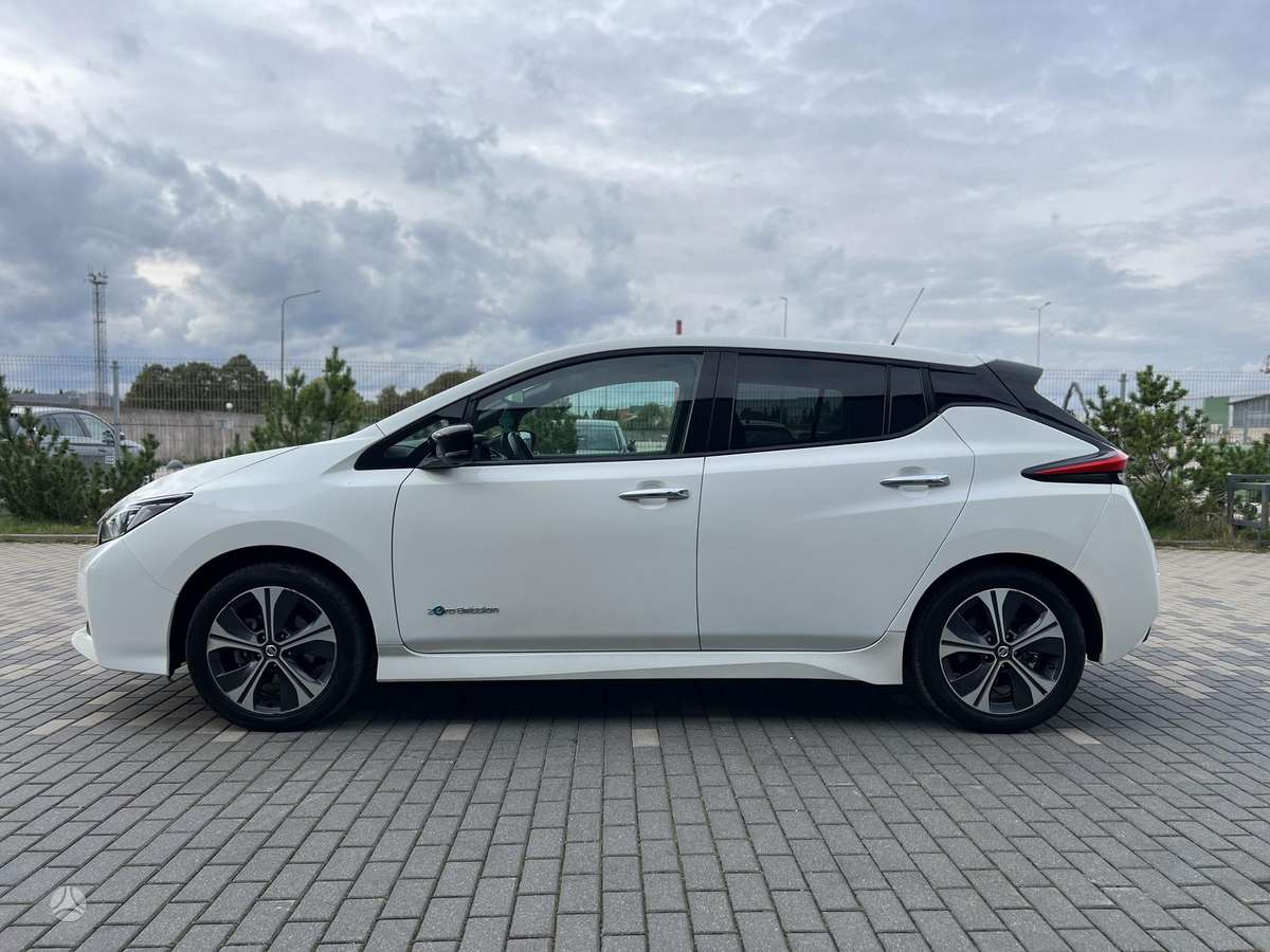 Nissan Leaf, 40 кВт·ч, Хэтчбек