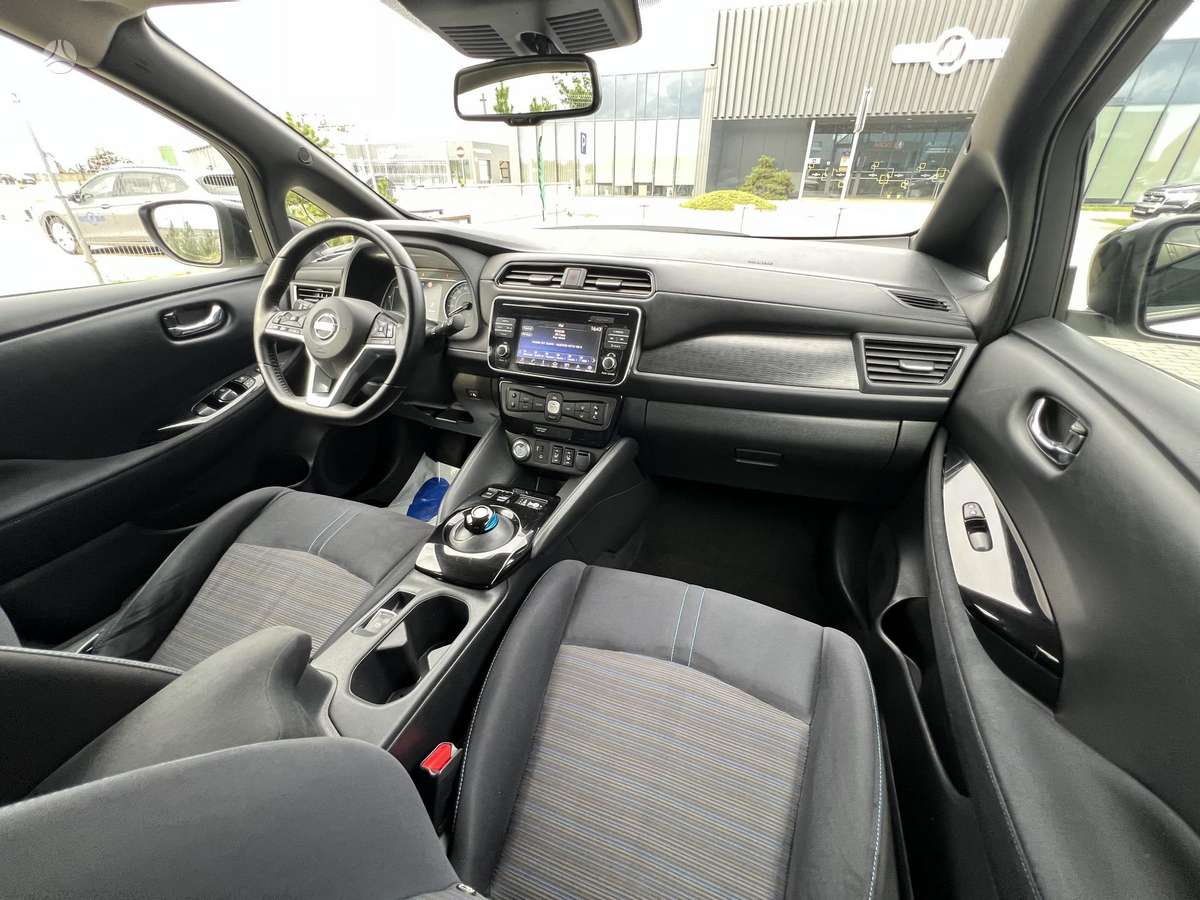 Nissan Leaf, 40 kWh, hatchback