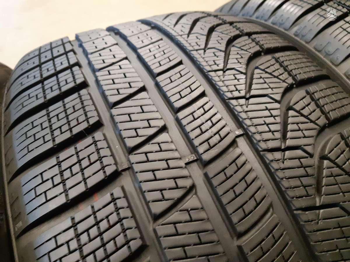 Pirelli 2024m 95% PZero Winter', всесезонные 245/35 R19
