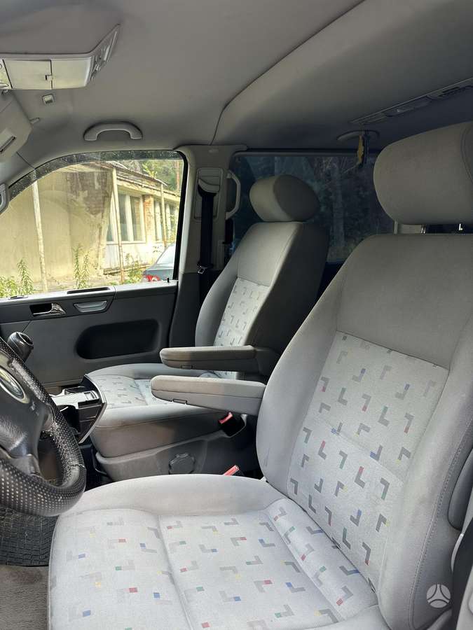 Volkswagen Multivan - 11