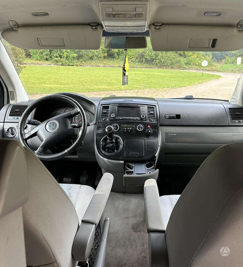 Volkswagen Multivan - 12