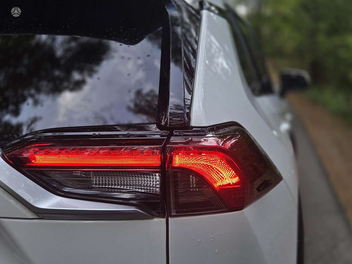 Toyota RAV4 - 10