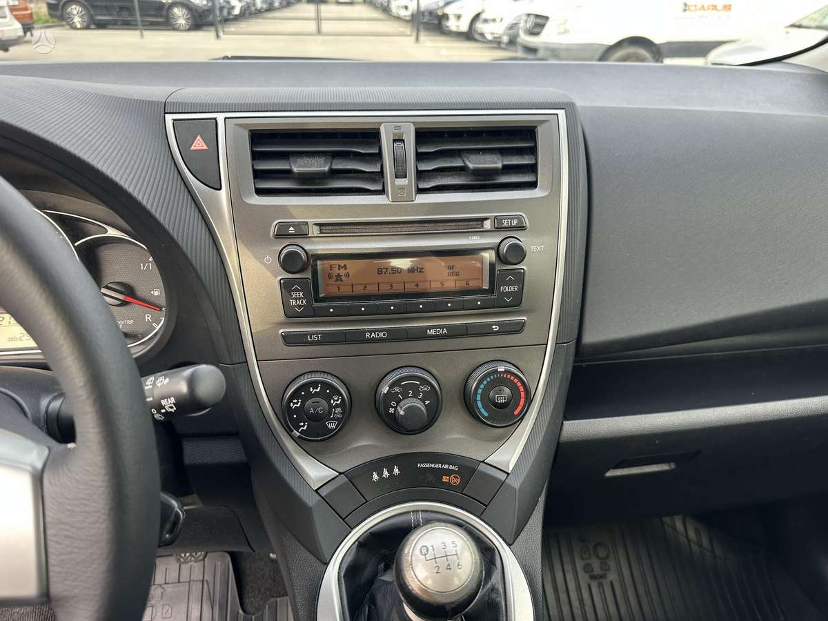 Toyota Verso-S, 1.3 l., hatchback