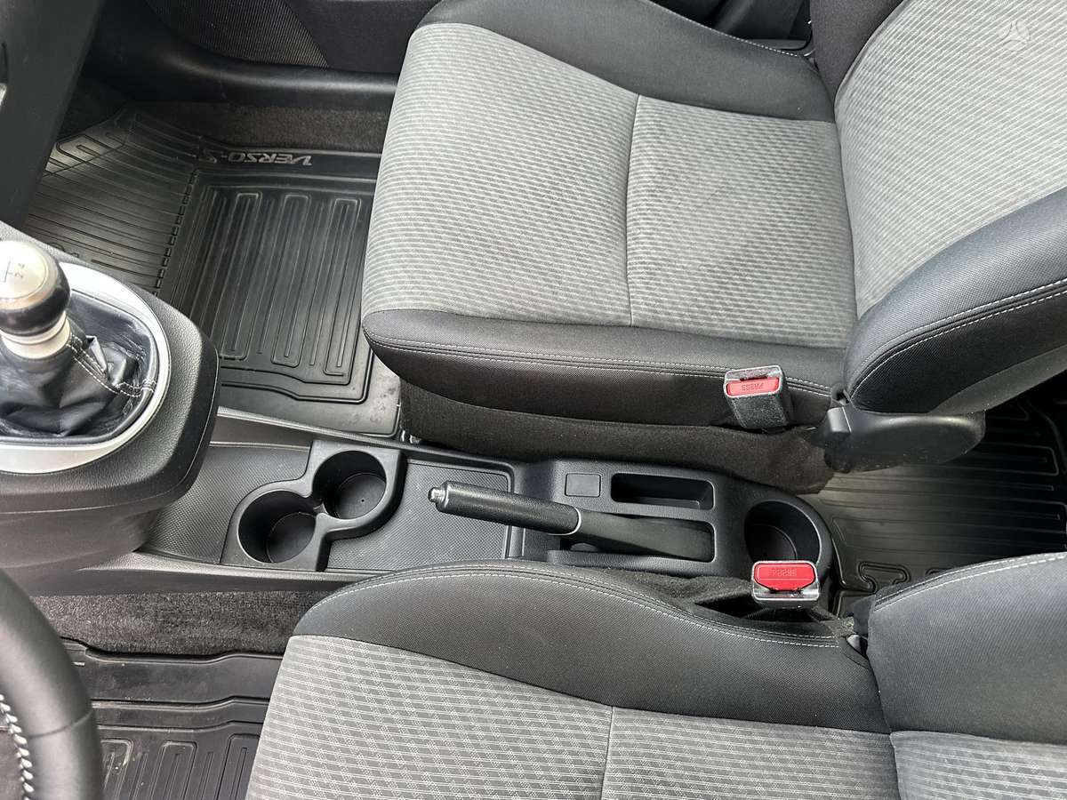Toyota Verso-S, 1.3 l., hatchback