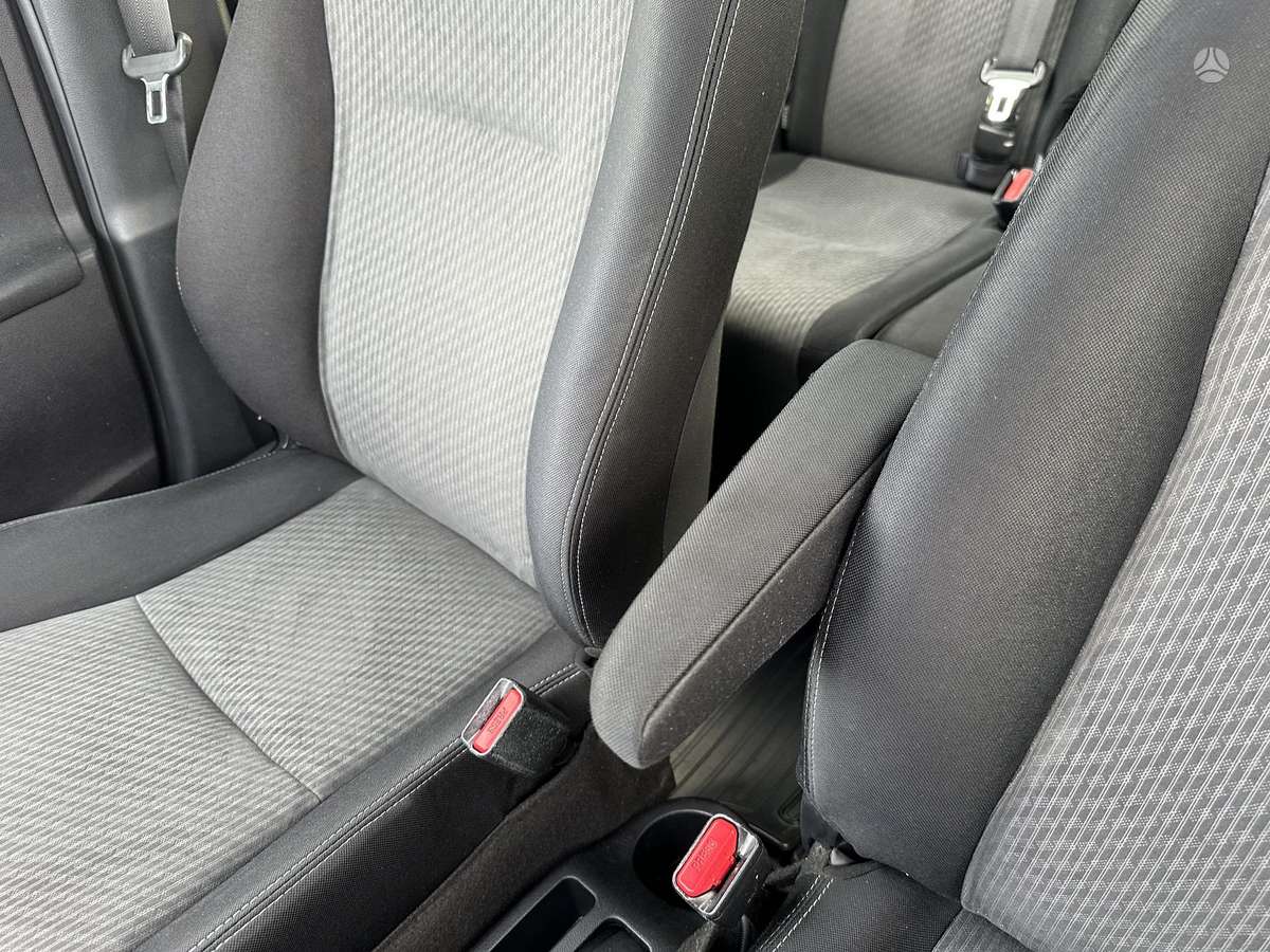 Toyota Verso-S, 1.3 l., hatchback