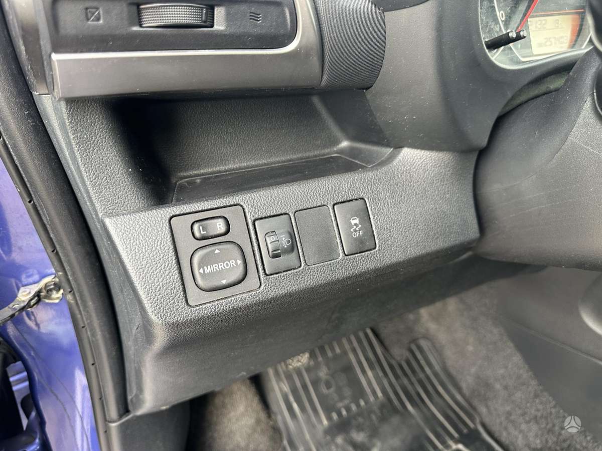 Toyota Verso-S, 1.3 l., hatchback