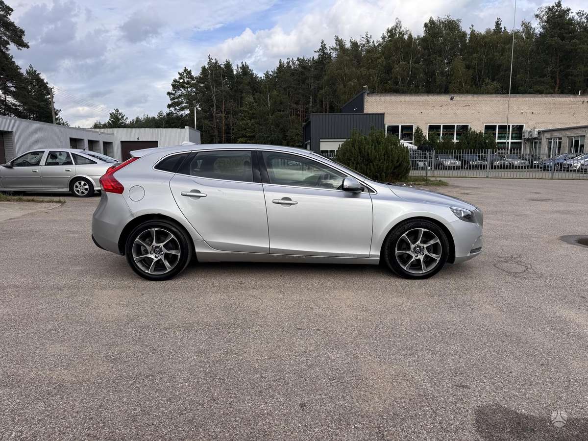 Volvo V40, 1.6 l., Хэтчбек