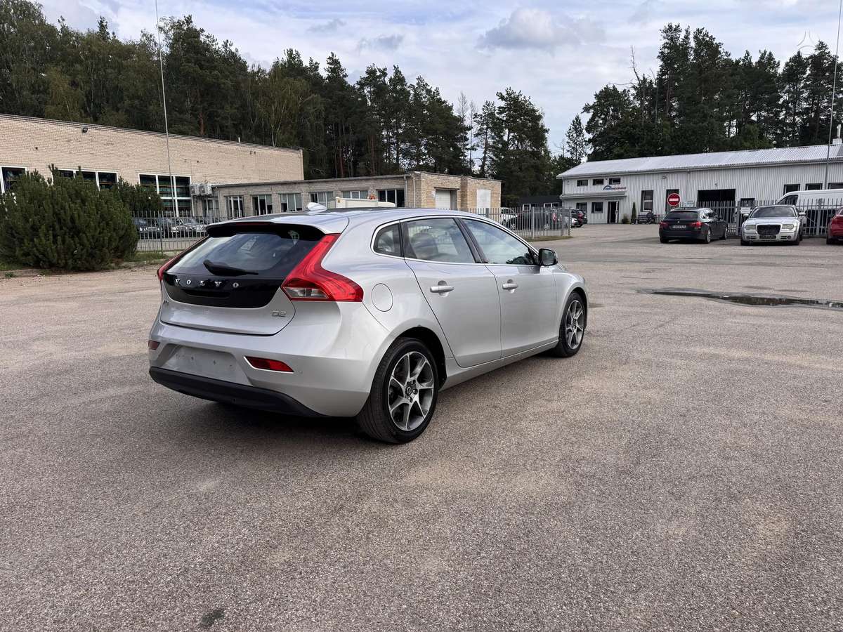 Volvo V40, 1.6 l., Хэтчбек
