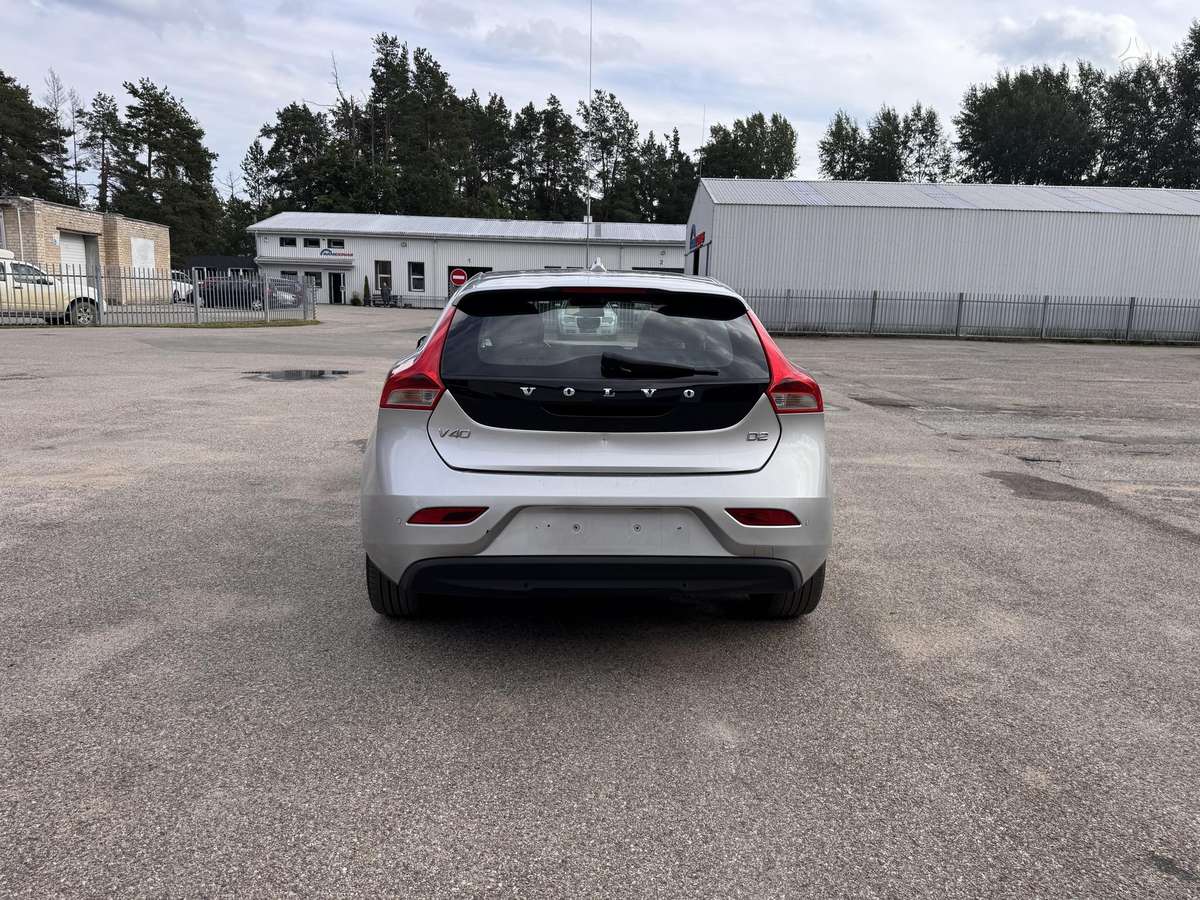 Volvo V40, 1.6 l., Хэтчбек