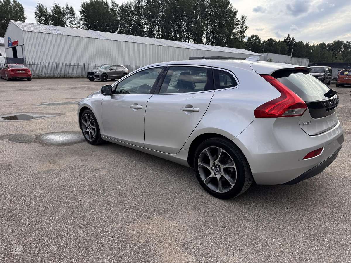 Volvo V40, 1.6 l., Хэтчбек