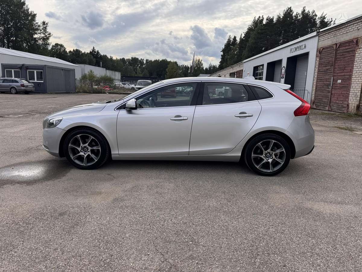 Volvo V40, 1.6 l., Хэтчбек