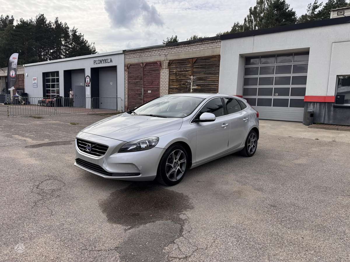 Volvo V40, 1.6 l., Хэтчбек