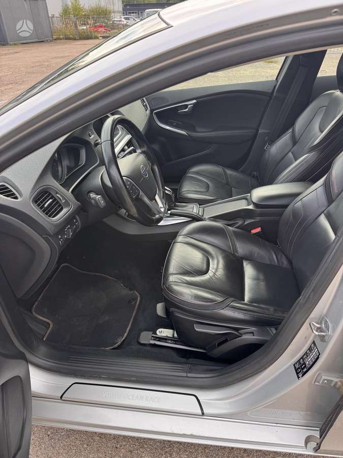 Volvo V40, 1.6 l., Хэтчбек