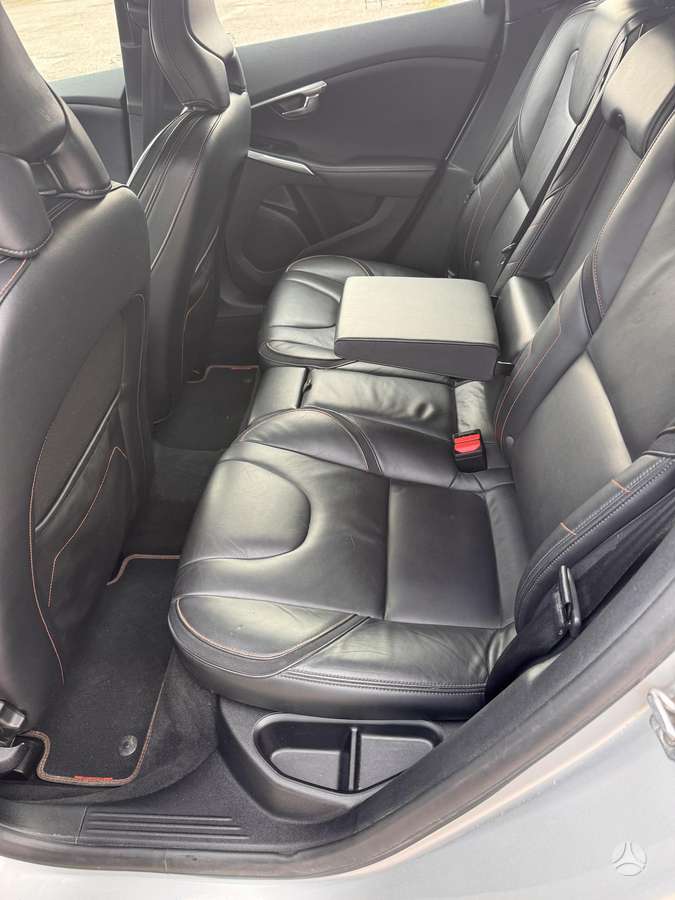 Volvo V40, 1.6 l., Хэтчбек